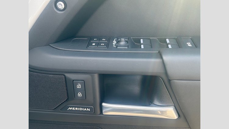 2025 認定中古車 Land Rover Defender 110 ボラスコグレイ P300e プラグインハイブリッド X-Dynamic HSE