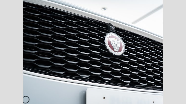 2018 認定中古車 Jaguar E-Pace ユーロン ホワイト D180 オートマチック全輪駆動 S  D180