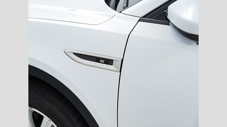 2018 認定中古車 Jaguar E-Pace ユーロン ホワイト D180 オートマチック全輪駆動 S  D180