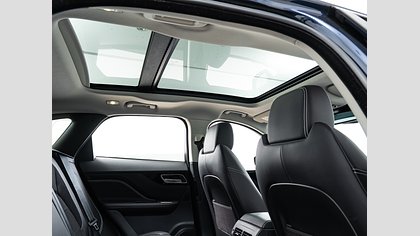 F-Pace 19