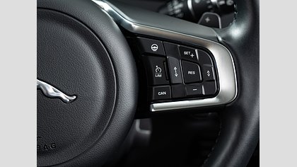 F-Pace 32