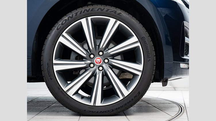 2016 認定中古車 Jaguar F-Pace Loire Blue AWD Ｒ－スポーツ　35ｔ