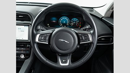 F-Pace 25