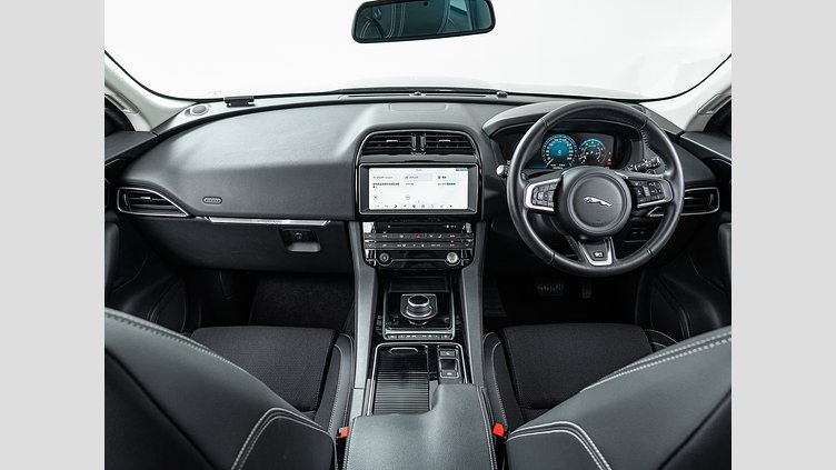 2016 認定中古車 Jaguar F-Pace Loire Blue AWD Ｒ－スポーツ　35ｔ