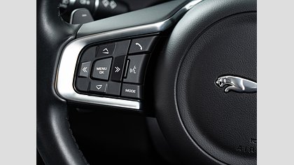 F-Pace 24