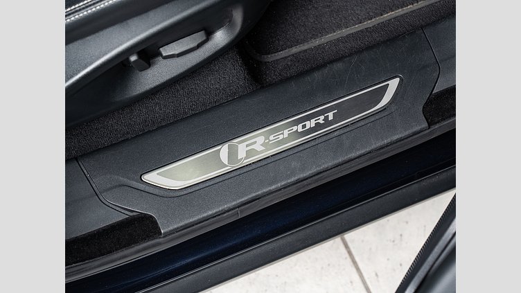 2016 認定中古車 Jaguar F-Pace Loire Blue AWD Ｒ－スポーツ　35ｔ