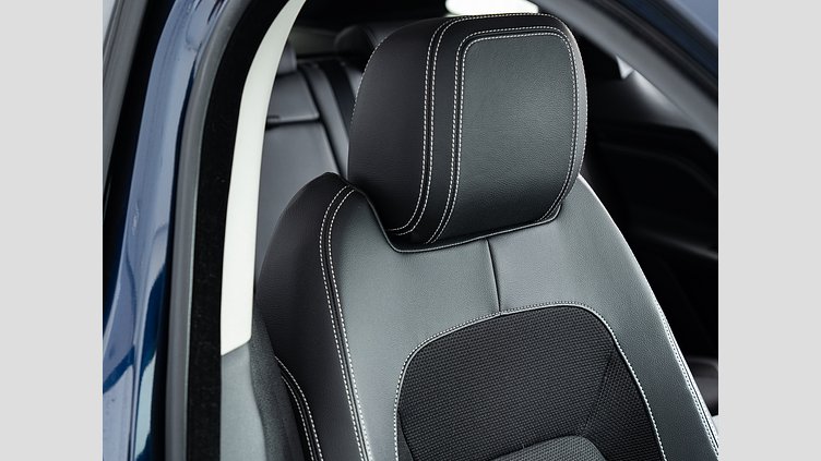 2016 認定中古車 Jaguar F-Pace Loire Blue AWD Ｒ－スポーツ　35ｔ