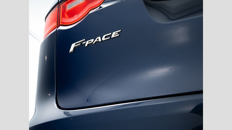 2016 認定中古車 Jaguar F-Pace Loire Blue AWD Ｒ－スポーツ　35ｔ