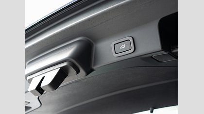F-Pace 17