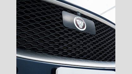 F-Pace 11