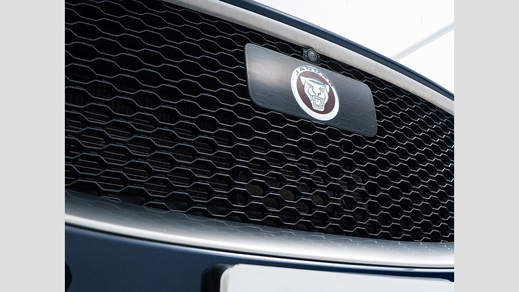 2016 認定中古車 Jaguar F-Pace Loire Blue AWD Ｒ－スポーツ　35ｔ