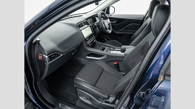2016 認定中古車 Jaguar F-Pace Loire Blue AWD Ｒ－スポーツ　35ｔ