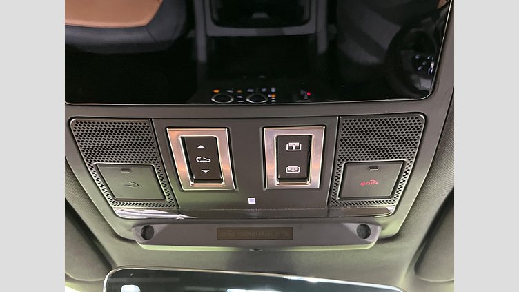 2023 認定中古車 Land Rover Defender 110 サントリーニブラック D300 AWD（AT） X-DYNAMIC HSE