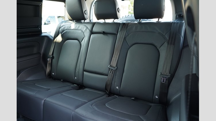 2025 認定中古車 Land Rover Defender 90 フジホワイト D350 ディーゼルマイルドハイブリッド X-Dynamic HSE