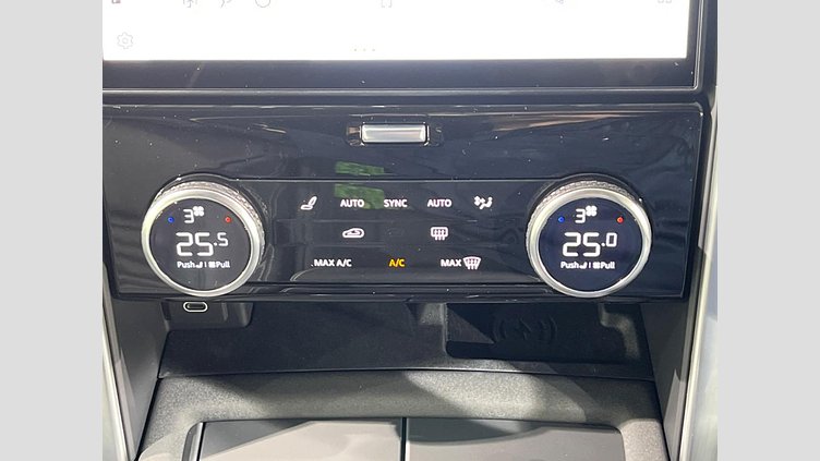 2024 認定中古車 Land Rover Discovery フジホワイト D350マイルドハイブリッド（ディーゼル） Dynamic SE