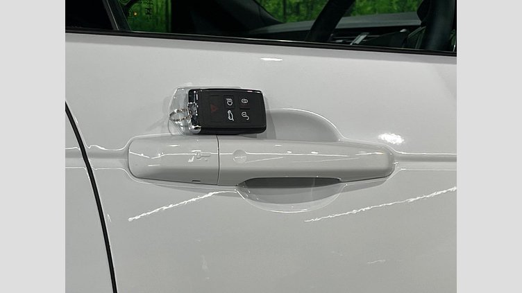 2024 認定中古車 Land Rover Discovery フジホワイト D350マイルドハイブリッド（ディーゼル） Dynamic SE