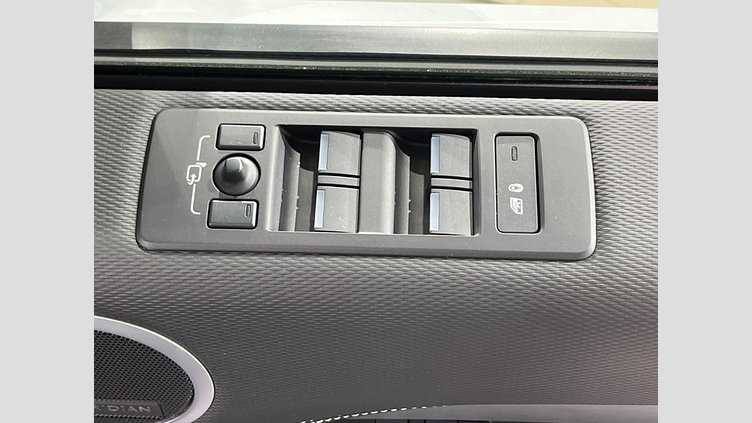 2024 認定中古車 Land Rover Discovery フジホワイト D350マイルドハイブリッド（ディーゼル） Dynamic SE