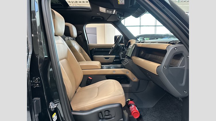 2026 Nowy Land Rover Defender 110 Santorini Black D350 MHEV z silnikiem wysokoprężnym X-Dynamic HSE