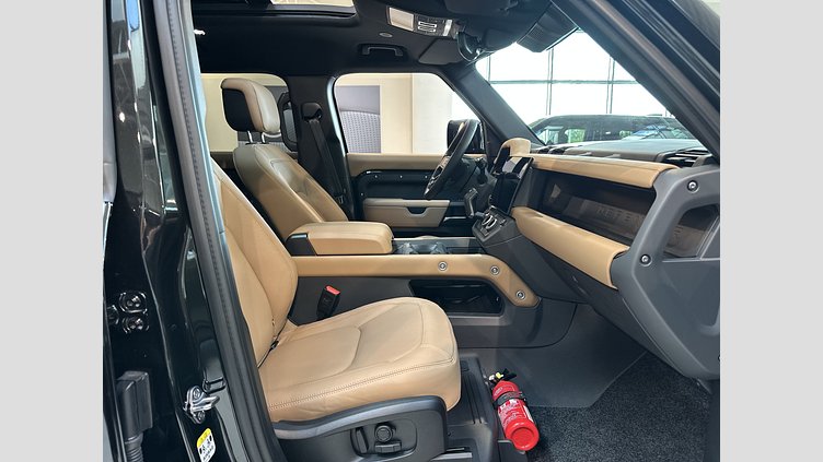 2026 Nowy Land Rover Defender 110 Santorini Black D350 MHEV z silnikiem wysokoprężnym X-Dynamic HSE