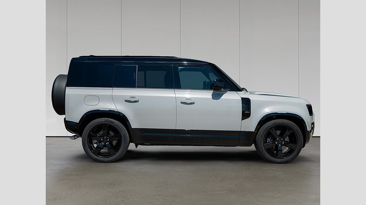 2025 Approved Land Rover Defender 110 Borasco Grey P425 z silnikiem benzynowym V8 X-Dynamic HSE