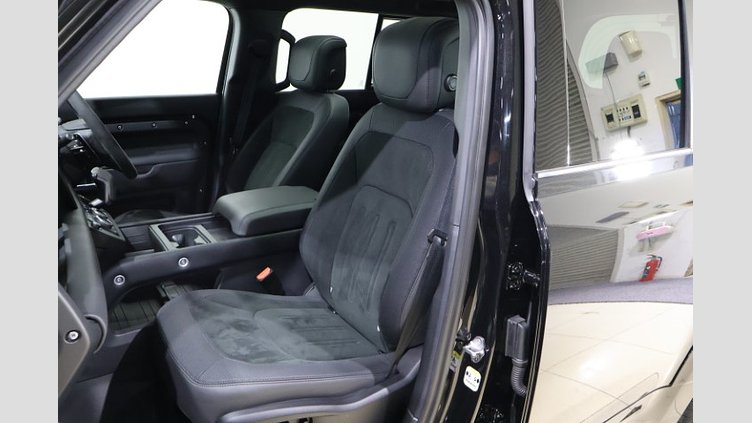 2024 認定中古車 Land Rover Defender 110 サントリーニブラック P525 AWD (AT) V8