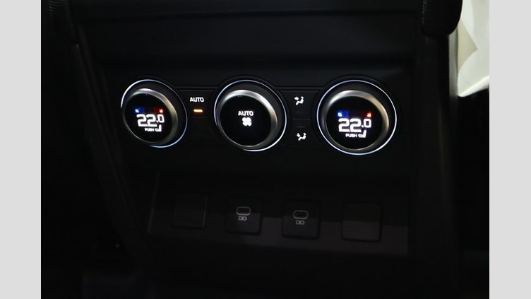 2024 認定中古車 Land Rover Defender 110 サントリーニブラック P525 AWD (AT) V8