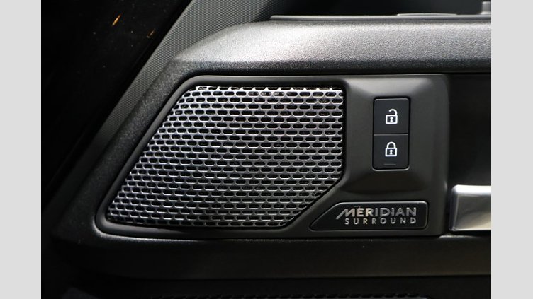 2024 認定中古車 Land Rover Defender 110 サントリーニブラック P525 AWD (AT) V8