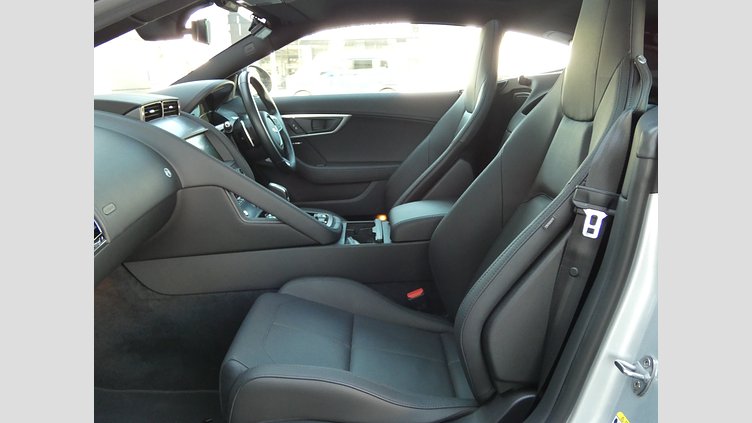 2022 認定中古車 Jaguar F-Type インダスシルバー P300 オートマチック 後輪駆動 F-TYPEクーペ R-DYNAMIC