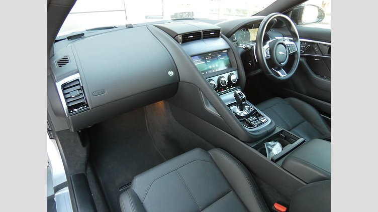 2022 認定中古車 Jaguar F-Type インダスシルバー P300 オートマチック 後輪駆動 F-TYPEクーペ R-DYNAMIC