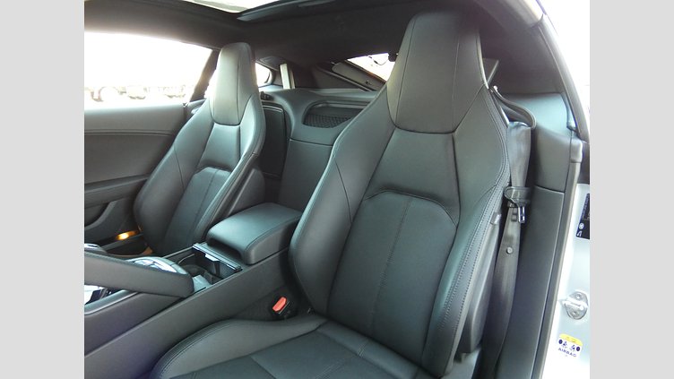 2022 認定中古車 Jaguar F-Type インダスシルバー P300 オートマチック 後輪駆動 F-TYPEクーペ R-DYNAMIC