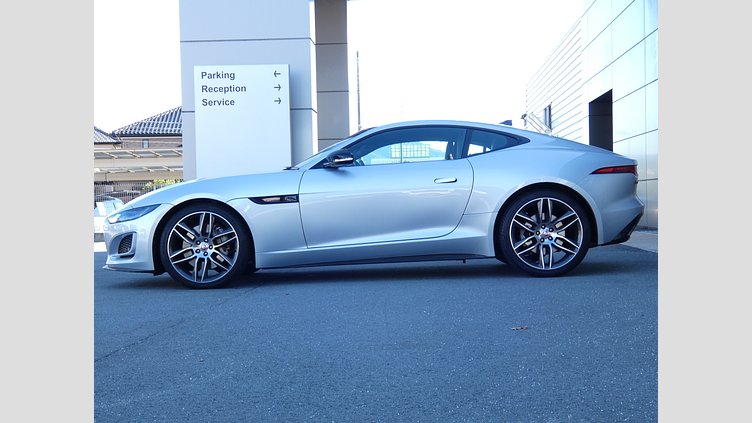 2022 認定中古車 Jaguar F-Type インダスシルバー P300 オートマチック 後輪駆動 F-TYPEクーペ R-DYNAMIC