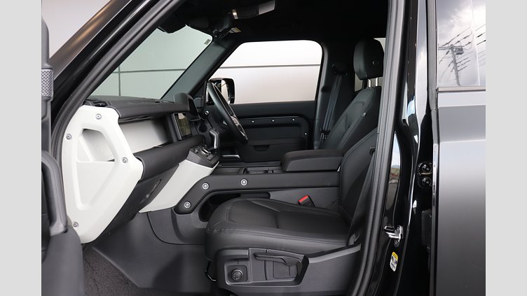 2023 認定中古車 Land Rover Defender 110 Santorini Black 3.0 litre i6D S