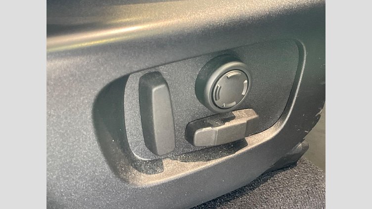 2019 認定中古車 Land Rover Range Rover Velar サントリーニブラック D180 R-DYNAMIC S