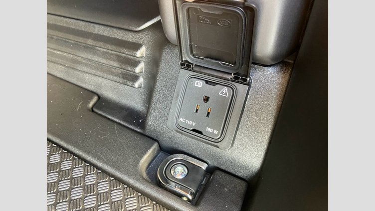 2022 認定中古車 Land Rover Defender 110 サントリーニブラック D300 AWD（AT） X