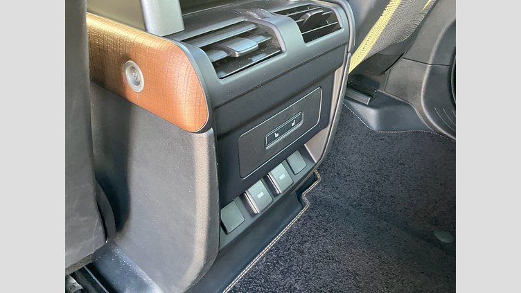 2022 認定中古車 Land Rover Defender 110 サントリーニブラック D300 AWD（AT） X