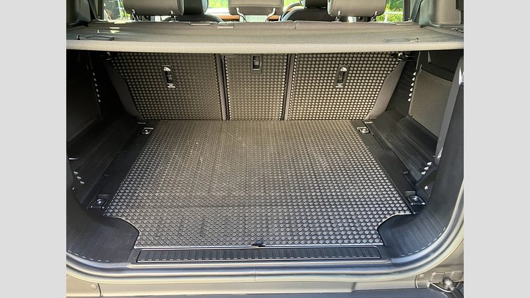 2022 認定中古車 Land Rover Defender 110 サントリーニブラック D300 AWD（AT） X