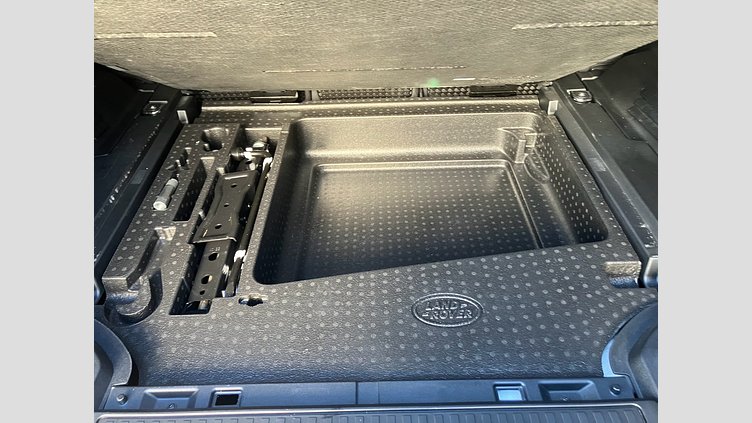 2022 認定中古車 Land Rover Defender 110 サントリーニブラック D300 AWD（AT） X
