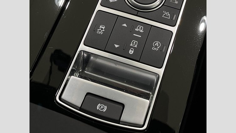 2019 認定中古車 Land Rover Discovery ユーロンホワイト(メタリック) 3.0リッター TD6クリーンディーゼルエンジン （190kW/258PS） LANDMARK