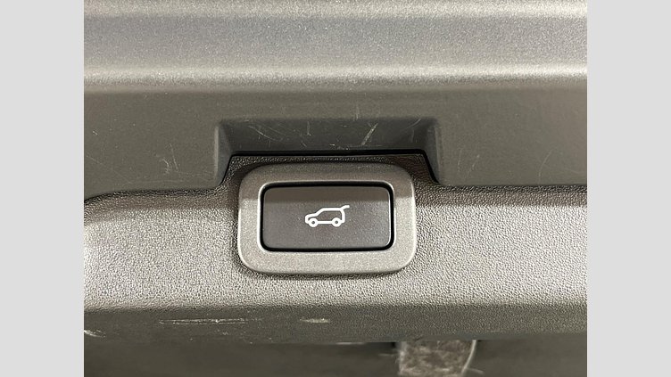 2019 認定中古車 Land Rover Discovery ユーロンホワイト(メタリック) 3.0リッター TD6クリーンディーゼルエンジン （190kW/258PS） LANDMARK
