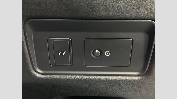 2019 認定中古車 Land Rover Discovery ユーロンホワイト(メタリック) 3.0リッター TD6クリーンディーゼルエンジン （190kW/258PS） LANDMARK