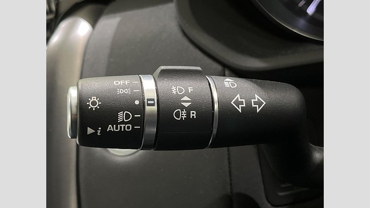 2019 認定中古車 Land Rover Discovery ユーロンホワイト(メタリック) 3.0リッター TD6クリーンディーゼルエンジン （190kW/258PS） LANDMARK