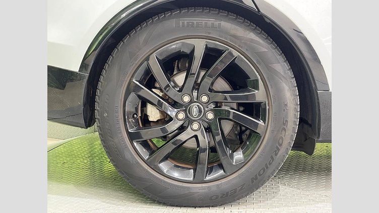 2019 認定中古車 Land Rover Discovery ユーロンホワイト(メタリック) 3.0リッター TD6クリーンディーゼルエンジン （190kW/258PS） LANDMARK