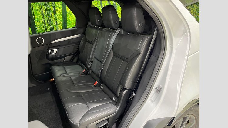 2019 認定中古車 Land Rover Discovery ユーロンホワイト(メタリック) 3.0リッター TD6クリーンディーゼルエンジン （190kW/258PS） LANDMARK