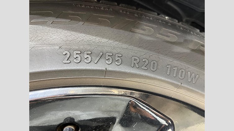 2019 認定中古車 Land Rover Discovery ユーロンホワイト(メタリック) 3.0リッター TD6クリーンディーゼルエンジン （190kW/258PS） LANDMARK