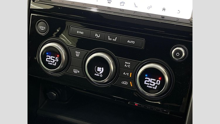 2019 認定中古車 Land Rover Discovery ユーロンホワイト(メタリック) 3.0リッター TD6クリーンディーゼルエンジン （190kW/258PS） LANDMARK