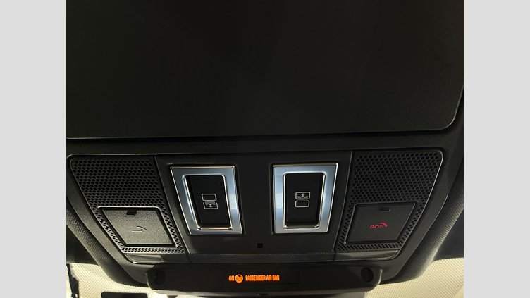 2019 認定中古車 Land Rover Discovery ユーロンホワイト(メタリック) 3.0リッター TD6クリーンディーゼルエンジン （190kW/258PS） LANDMARK