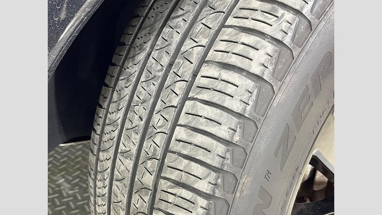 2019 認定中古車 Land Rover Discovery ユーロンホワイト(メタリック) 3.0リッター TD6クリーンディーゼルエンジン （190kW/258PS） LANDMARK