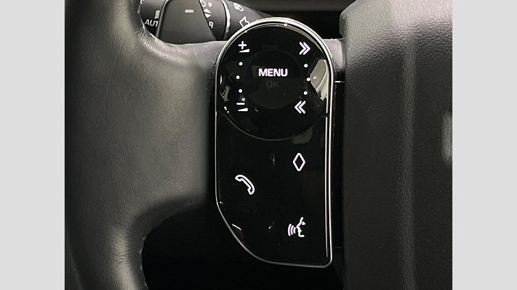 2019 認定中古車 Land Rover Discovery ユーロンホワイト(メタリック) 3.0リッター TD6クリーンディーゼルエンジン （190kW/258PS） LANDMARK