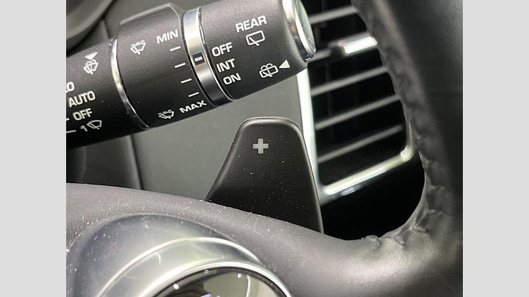 2019 認定中古車 Land Rover Discovery ユーロンホワイト(メタリック) 3.0リッター TD6クリーンディーゼルエンジン （190kW/258PS） LANDMARK