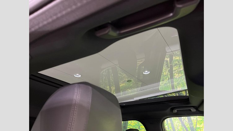 2019 認定中古車 Land Rover Discovery ユーロンホワイト(メタリック) 3.0リッター TD6クリーンディーゼルエンジン （190kW/258PS） LANDMARK
